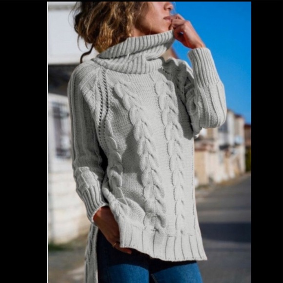 Sweaters - 🎉HPx3🎉⚠️ 1 LEFT•Gray Turtleneck Cable Sweater